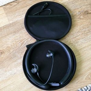 used BOSE earbuds